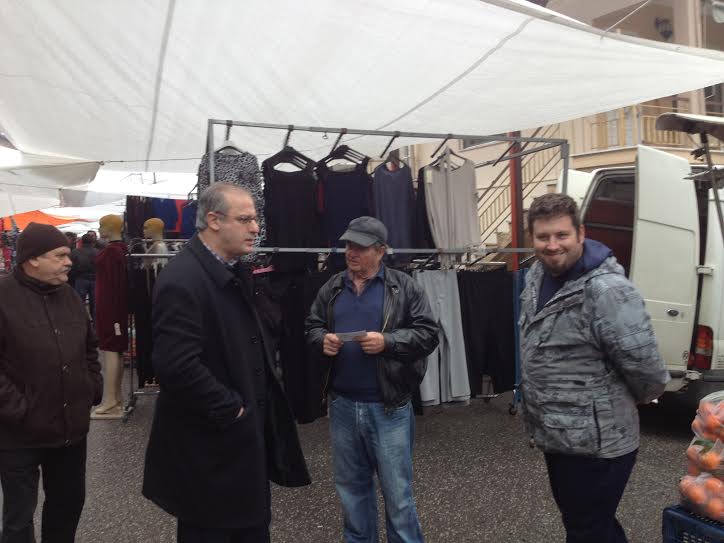 Ο Γιάννης Σηφάκης επισκέφθηκε τη Λαϊκή αγορά της Άρνισσας